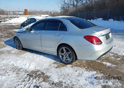 2018 Mercedes-Benz C 300 4Matic z USA, uszkodzony, nr VIN 55SWF4KBXJU276976